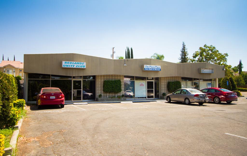 ±2,050 SF RETAIL/OFFICE SPACE FOR LEASE FOR MORE INFORMATION CONTACT: Rick Lazar 909.283.7101 rickl@cbcsocalgroup.com CalBRE # 00549349 Spencer Hull 909.283.7102 spencerh@cbcsocalgroup.