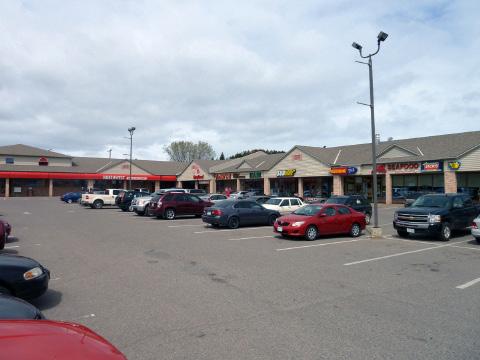 ADDRESS LOCATION SIZE 595 WEST ARTHUR Brentwood Village Mall Thunder Bay, ON 8,279 1,004 $14.00 $18.00 $10.73 $11.