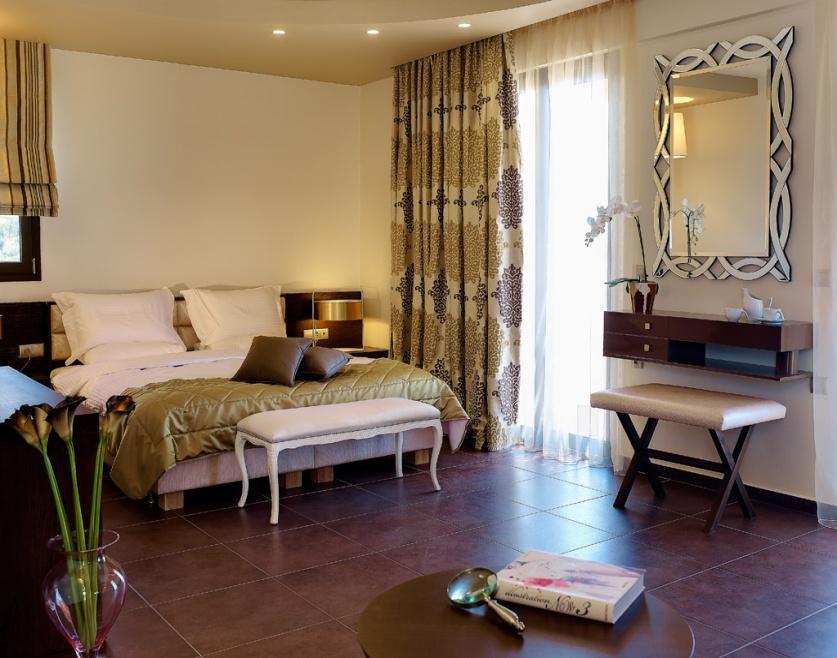 Junior Suites: The junior suites are located in hotel gardens. Four junior suites with sea view.