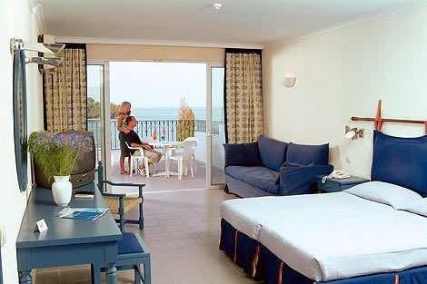 Matrimonial bed, Mountain view, Private A/C, Safe - payable, Satellite T.V, Sea front, Sea view, T.