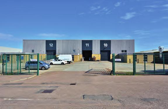 4 UNIT 10 Modern warehouse unit with offices 6,775 DESCRIPTION ACCOMMODATION SERVICES RENT Unit 10 comprises of a modern high bay warehouse with offices and car parking.