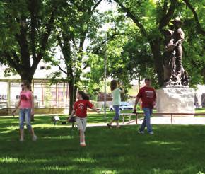 The square is home to the Tie That Binds Sculpture, a memorial to pioneer families, and to the Davy Crockett Monument whose name the county bears.