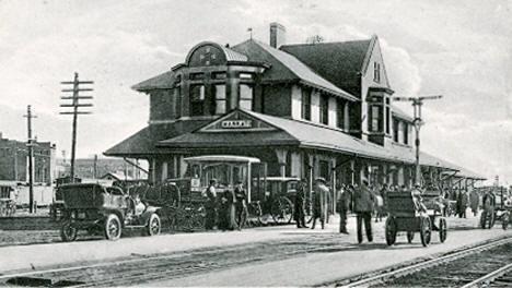 At the end of the 19 th century, four separate rail lines ran through the city, and Mankato served as a distribution point for all of southern Minnesota. The Union Depot was constructed in 1896 by J.