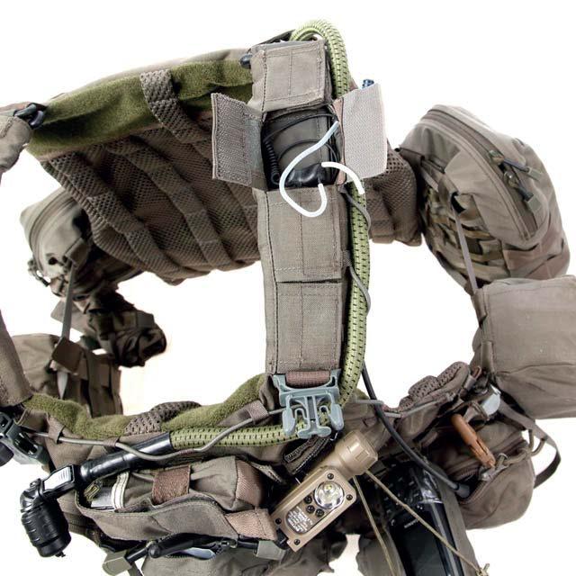 Attaching equipment The PTT box can be attached in the MOLLE webbing