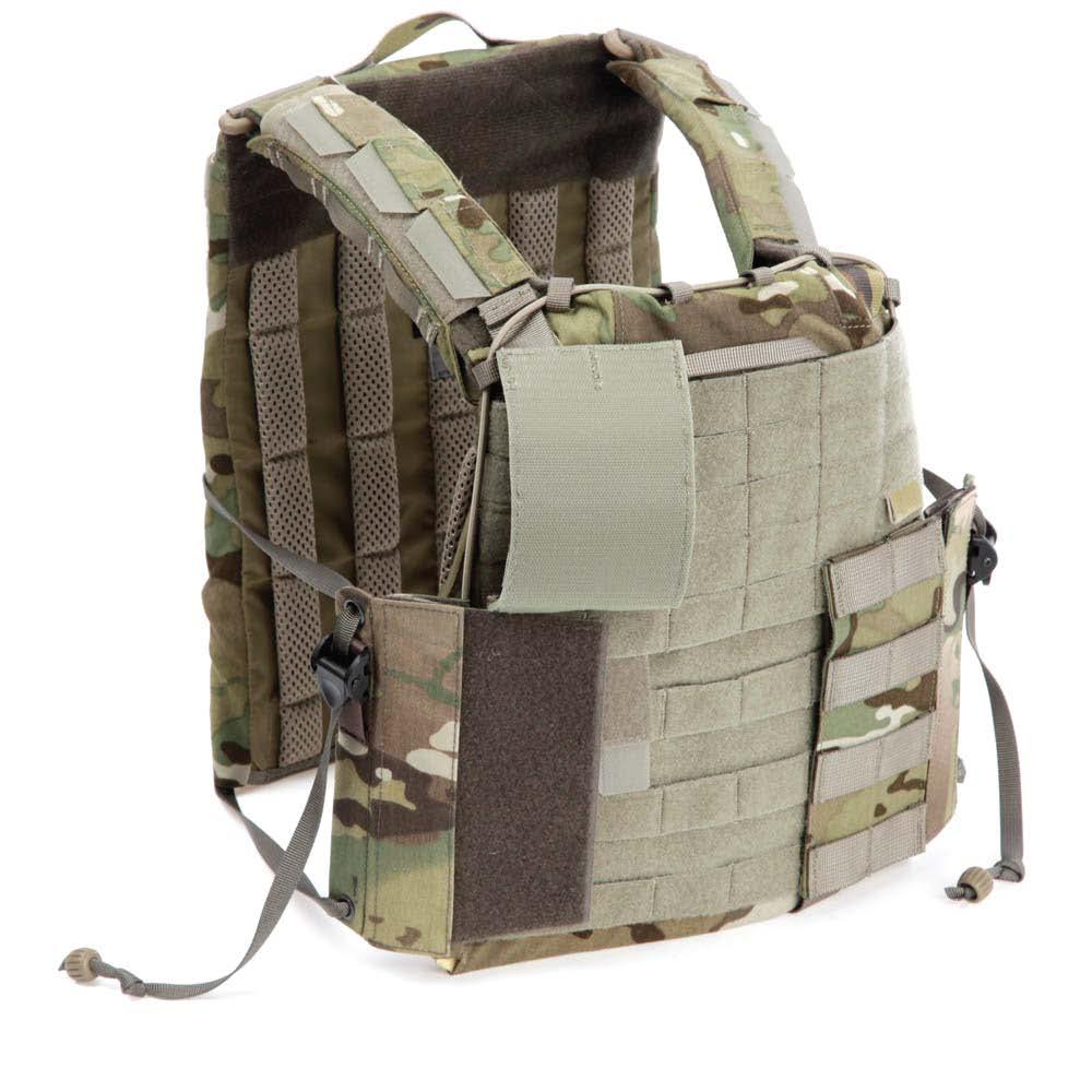 Features on accessories Velcro closure attached on the vest and the side panel pouch. Fast and easy to open. Can be attached to the Quick adjust or in the Side panel pouch.
