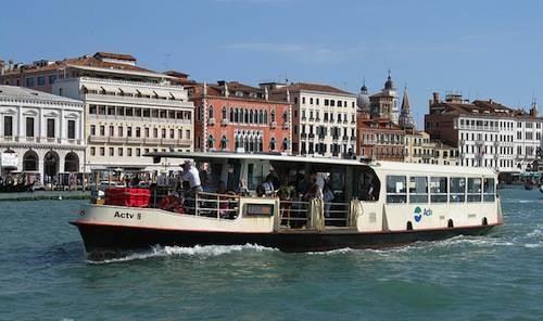 In this district you can find restaurants serving Italian, Indian, Chinese and international food. 04 WED. Florence- Venice TODAY S HIGHLIGHTS: Vaporetto boat on Venice s Grand Canal.