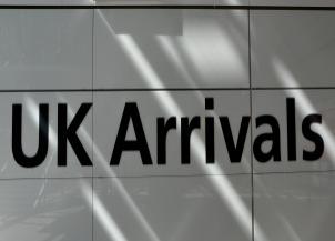 5. Arrivals journey UK Flights, Terminal 2 Step-by-step journey planner 1 2 3 4 Terminal 2 A Gates Automatic Doors Baggage reclaim Exit to arrivals When the aircraft door opens there will either be a