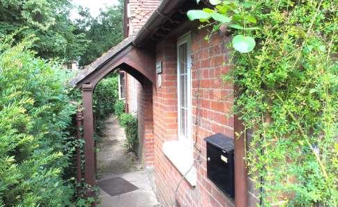 Elmgate Cottage A traditional English cottage designed specifically for students aged 25+