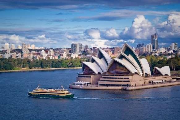WONDERFUL AUSTRALIA 12Nights / 13Days Places covered 03nts Melbourne / 03nts Gold Coast / 03nts Cairns / 03nts Sydney Days City Accommodation Activity 1 Melbourne Fraser Place - 4* Airport transfer 2