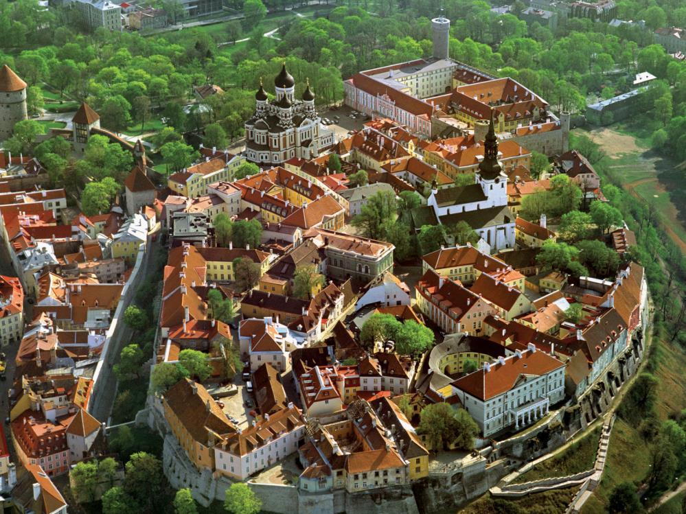 TALLINN THE BEST EXPERIENCE OF BALTIC CRUISE UNESCO World Heritage destination Harbour located in the city center Close to the Old Town and main tourist attractions Highly approved by cruise