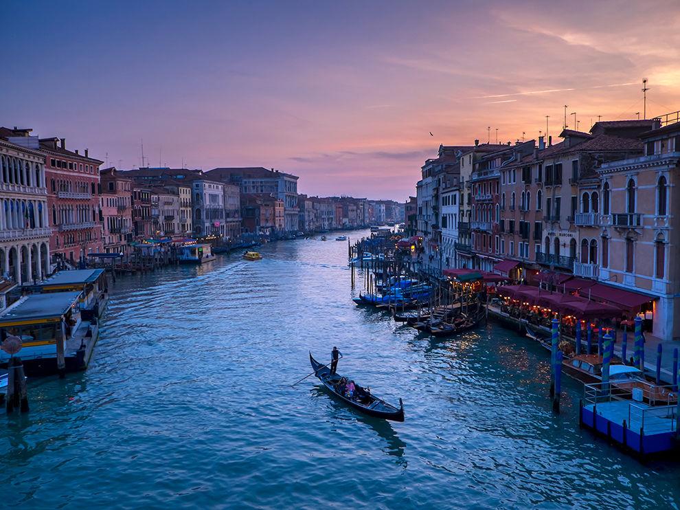 CLUB STRUCTURE 2014-2015 UPDATED 28/07/2014 BOARD Sunset on the Grand Canal Photograph by Osamah Alajmi, National Geographic Your Shot A gondola floats through the waters of Venice s famed Grand