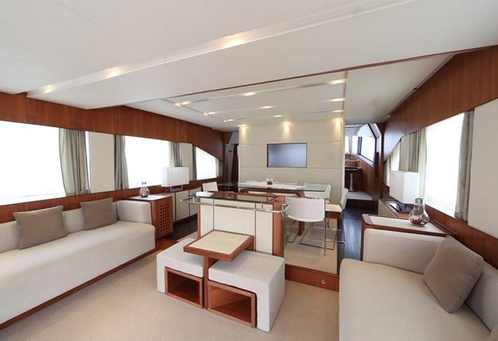QUESTA e VITA has a spacious aft dining area leading indoors to the cozy salon