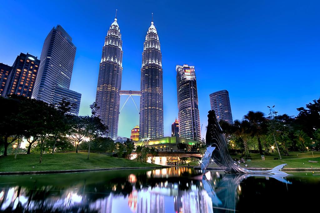 MALAYSIA A country full of fascinating sights and contrasts that promises an intriguing experience to all its visitors.