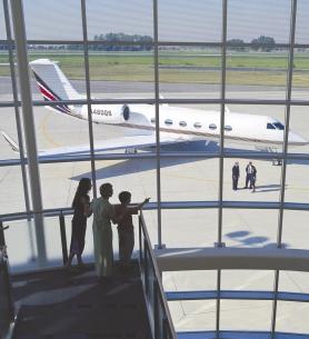 25 hours of actual flight time on a specific NetJets aircraft within a 12-month period using your Marquis Jet Card A NetJets aircraft waiting at your airport of choice within 10 hours of notice