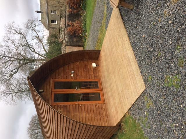 1 ) which make up 1 fixed double bed enclosed on three edges and 1 sofa bed. Each wigwam is provided with lighting and heating (panel heater attached to the wall).