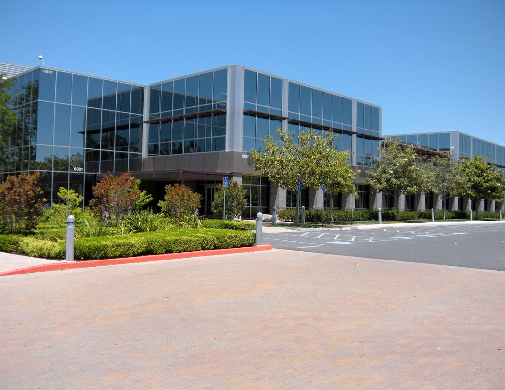 CO RPOR AT E H Q OP P OR TUNI TY CLASS A ±185,790 SF 6801KA SIER DRIVE 6900 PA SEO PA DRE PARKWAY FOR MORE I N F O R M AT I O N C O N TA C T: Rob Shannon, SIOR, CCIM Senior Vice