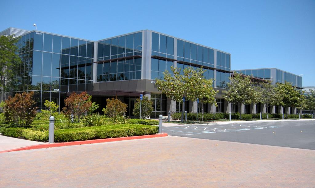 6801-6900 KAS IE R DRIVE & PA SEO PAD RE PARKWAY FR EM O N T, CA LIFORNIA OFFICE/R&D ±185,790 SF PROPERTY HIGHLIGHTS 6801 Kaiser Drive 6900 Paseo Padre Parkway ±88,043 SF (Divisible) ±97,747 SF