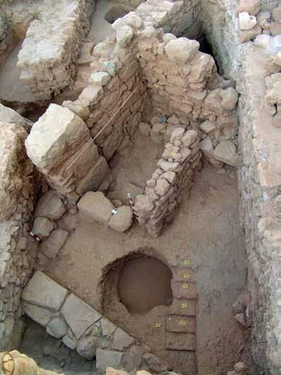Fig. 3. View over rooms G, H and L at the end of the season. The find spot of the five seal stones and the rock crystal amulet is marked by the small white dot. Facing west. GSDE 2010.