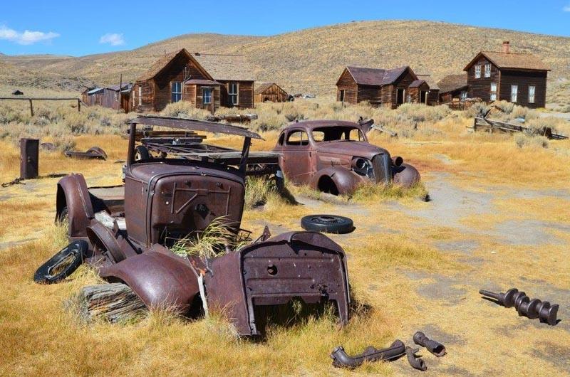 Minimum time to visit: 1 hour Recommended time to visit: 2 hours Bodie Bodie ghost town An authentic Wild West ghost town and old abandoned gold mining village. Time has literally stopped there.