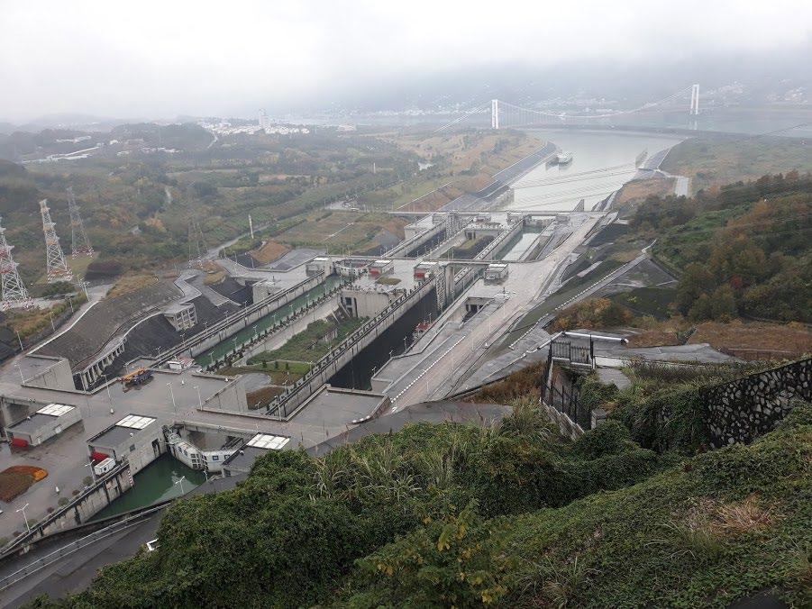 Nov 17 th In another included tour, we saw the three gorges dam, which is the largest hydroelectric damn.