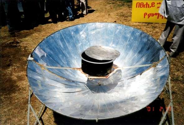 Round parabolic solar grill made from reflecting aluminium