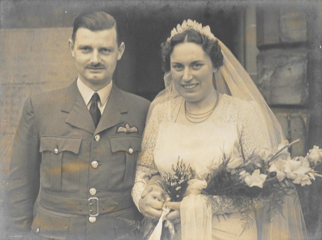 Figure 4 Wedding day On October 1 st 1943 he started on Wellingtons at No.