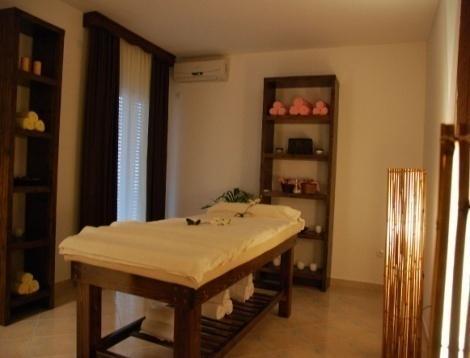 of services in an atmosphere of total relaxation: pedicure, manicure and a variety of manual massage