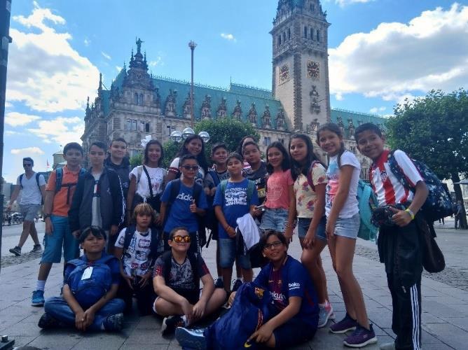 Intensive Course German for Children in Hamburg and Berlin 2018 First week (1 st - 8 th July) The children from Cali and Barranquilla and their supervisors arrived in the hostel without any major