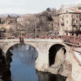 nd 0 DECEMBER Ivrea: Ponte Vecchio : Roman bridge, for
