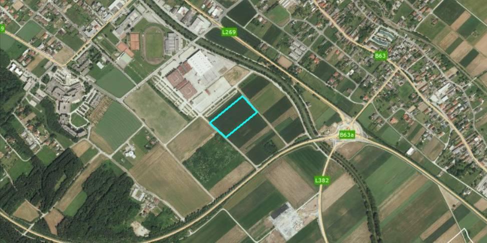 Hospital Sports centre Oberwart Convention Oberwart A2 Vienna & Graz Hungary The 17,264 m² property is found near the city centre in the southern area of the city.