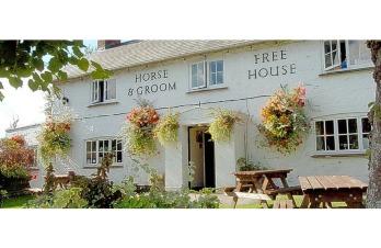 Fine Wines Real Ales Warm Welcome 9pm East Woodlands Horse and Groom BA11 5LY Tuesday
