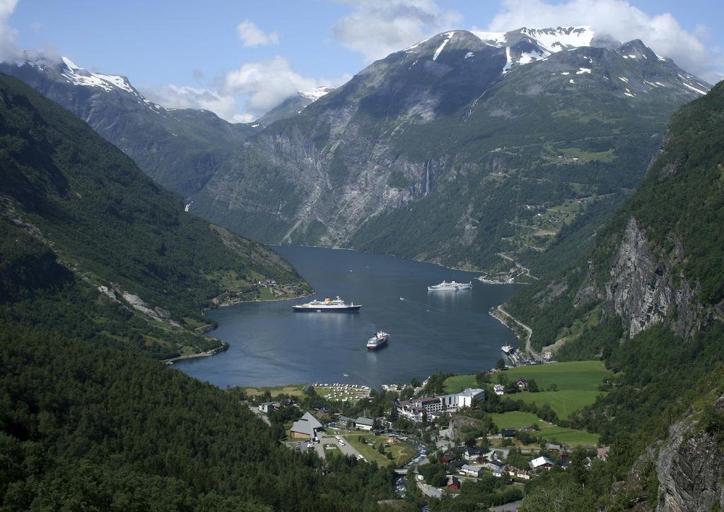 NORWAY 7 NIGHT NORWAY FJORDS IN SPRING - 17TH MAY 2014 Spectacular Fjord landscapes and colourful wooden houses A 7 night photo cruise departing from Copenhagen that will take you to some of the most