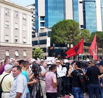 E enjte 7 qershor 2018 SOCIALE - 15 Kol Nikollaj: Ne jemi të bashkuar, qeveria po nxit debat që të shtyjë miratimin e statusit Minatorët: Të martën, grevë pa afat para Kryeministrisë Krerët e