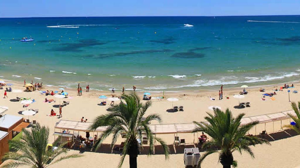 ACCOMMODATION Located in the heart of Salou, in
