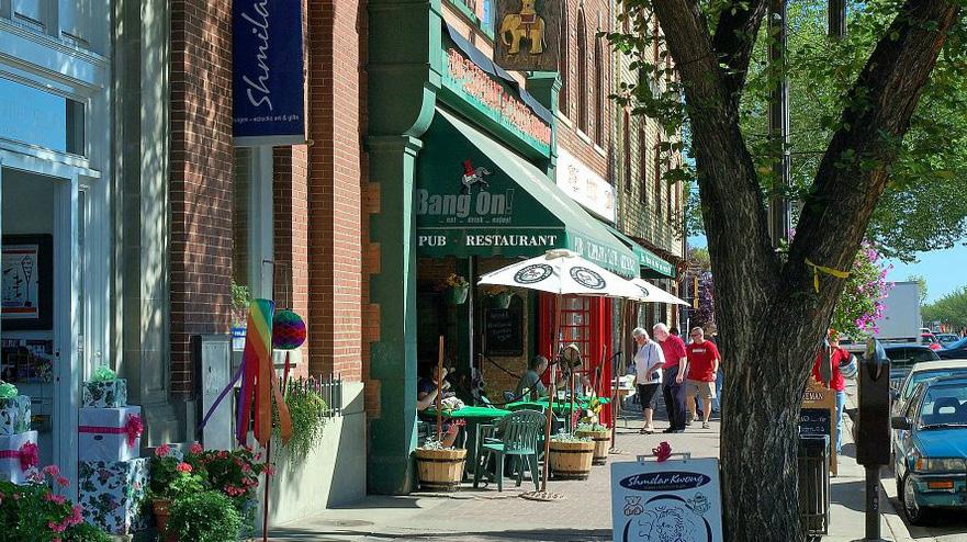 THE NEIGHBOURHOOD WHYTE AVENUE IS EDMONTON S MAIN ARTS AND ENTERTAINMENT DISTRICT, and local shopping hub for residents and students at the nearby University of Alberta.