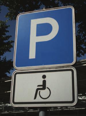 If you are flying from Terminal 2, you may park in the short-stay garage P20 on the south access road. Levels 03 and 0 in the north wing have reserved parking spaces for people with disabilities.
