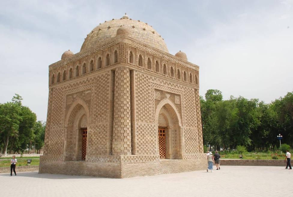 Ethnic Tajiks constitute the majority in Bukhara, but the city long had a population including Jews and other ethnic minorities, as well.