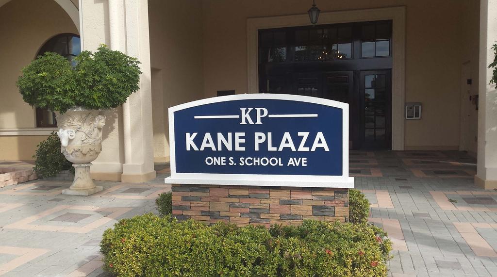 PROPERTY OVERVIEW IAN BLACK REAL ESTATE has been retained as the exclusive agent for the management and leasing of KANE PLAZA, located in Downtown Sarasota at the roundabout at Main Street and 1 S