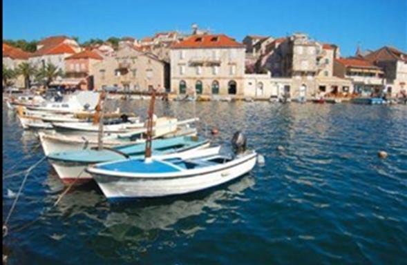 Day 2, Sunday: Milna Hvar (Island of Hvar), Paklinski Otoci (14 NM) The city of Hvar: The inevitable jewel of the Croatian Riviera and Dalmatian islands, with most sunny hours of all the islands in