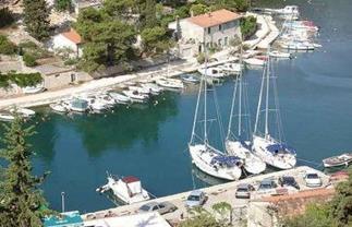 Day 7, Friday, return: Vela Luka Trogir, swimming at Bobovišće (Island of Brač) (32 NM) Bobovišće: Perfect for tranquil and relaxing as much as for a more active holiday, the bay of Bobovišće on the