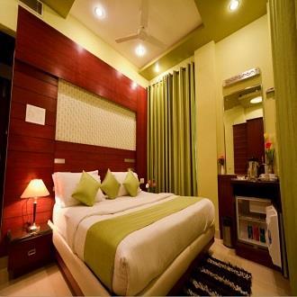 Chandni Chowk Gurudwara Sis Ganj Sahib India Gate Qutub Minar Rashtrapati Bhavan 4 6 7 19 5 Hotel Light House - AGRA Enjoy endless luxury,
