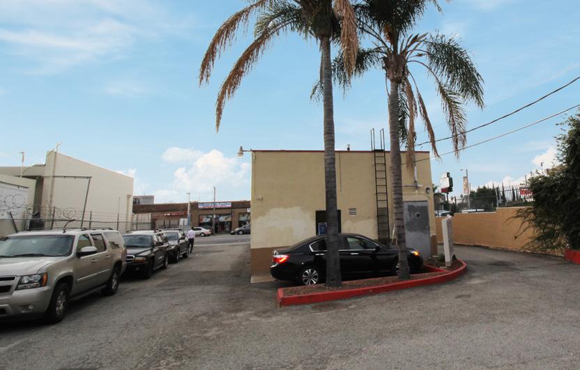 Property Overview 2819 N Broadway is a freestanding drive-thru, conveniently situated between four of LAs most iconic neighborhoods including