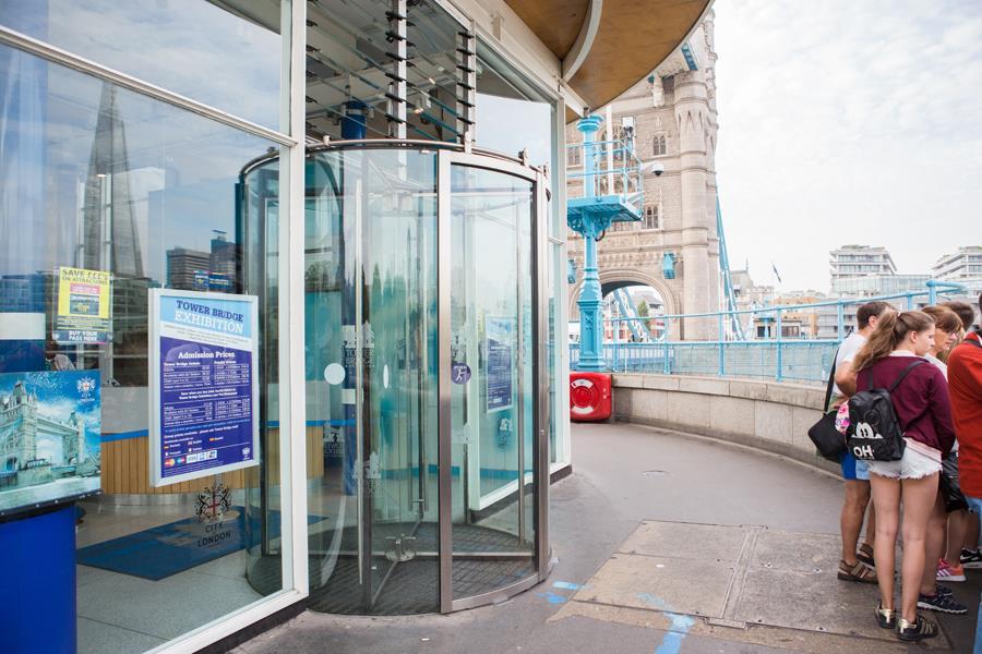 This is the entrance to the ticket office. To get inside you go through a revolving door, but you can use the side door if you prefer.