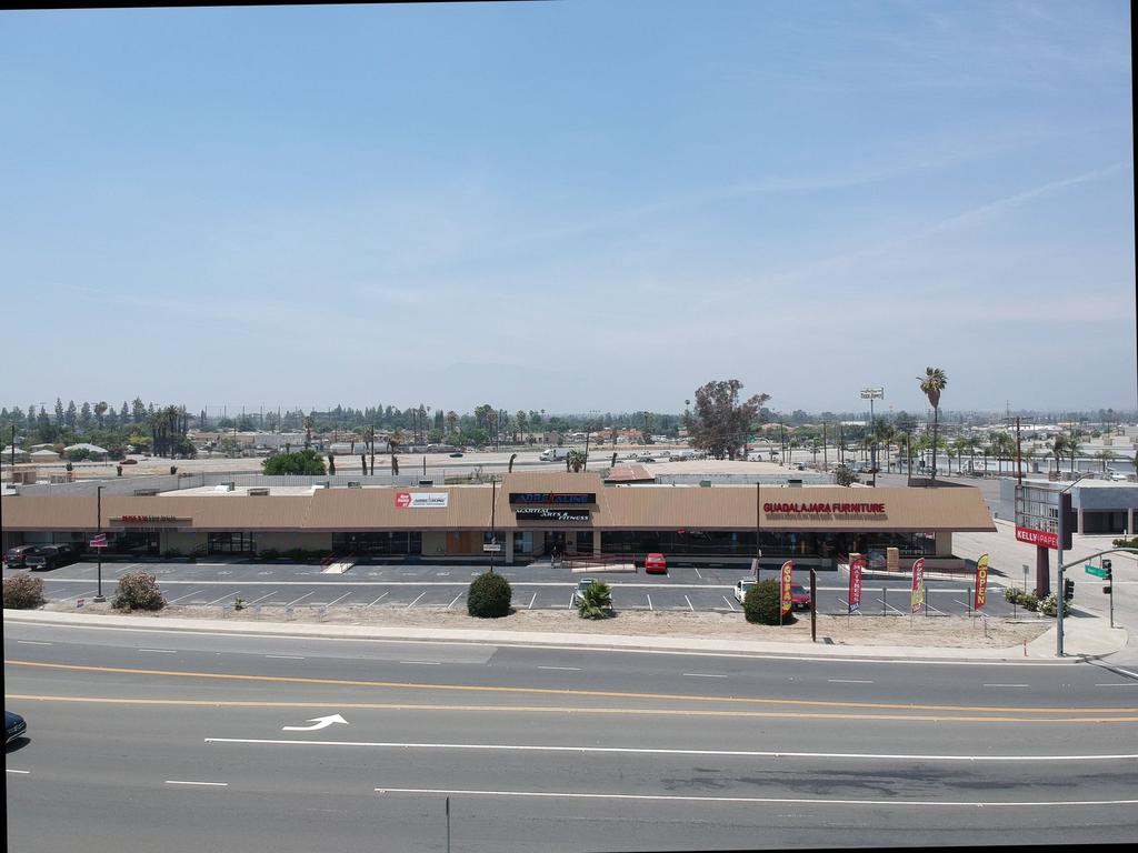 INVESTMENT SUMMARY 780 Inland Center Drive, San Bernardino, CA 92408 PROPERTY HIGHLIGHTS Located directly across the street from the Inland Center Mall, the premier shopping destination in the area.