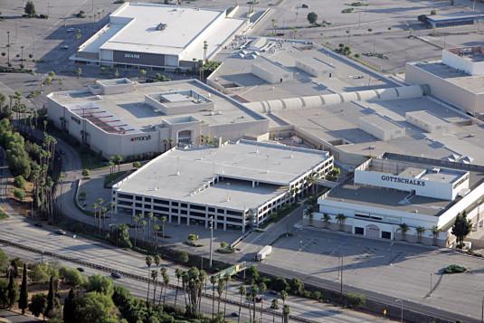 INLAND CENTER MALL 780 Inland Center Drive, San Bernardino, CA 92408 INLAND CENTER MALL The Inland Center is an enclosed regional shopping destination featuring popular brands.