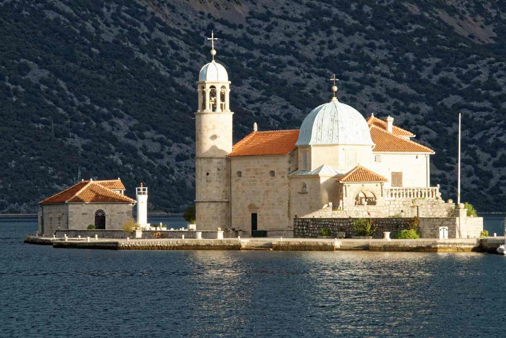 Day 6: Risan - Herceg Novi Bay( 18 nm) Cavtat (Croatia; 20nm) Early departure to start this long sailing day and especially to admire the famous two small islands in Perast, illuminated by the ﬁrst