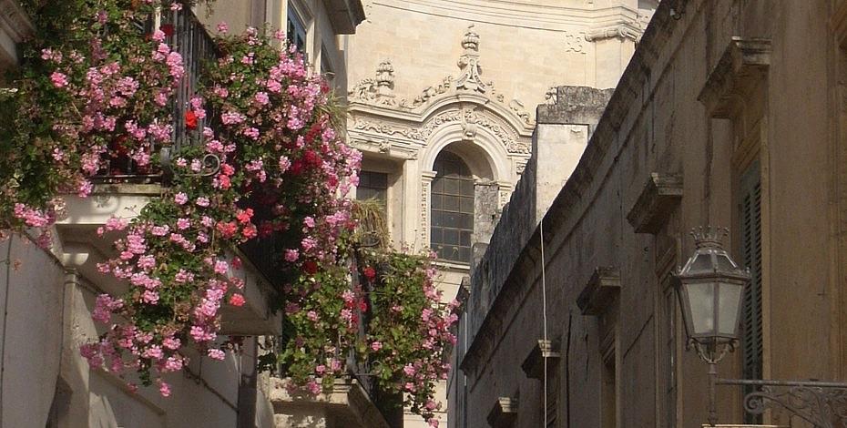 L E C C E Day 9 After breakfast we will stroll through the streets of Lecce. Called the Florence of the South, the city is so rich in architectural beauty.