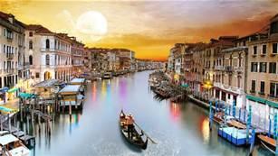 5. FLORENCE VERONA VENICE (2 NIGHTS) Your journey continues north across the dramatic Apennine Mountains to Verona, the home of Shakespeare's star-crossed lovers.