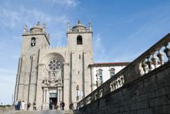 PLACES OF TOURISTIC INTEREST SÉ CATEDRAL (CATHEDRAL) The Porto Sé (Cathedral) is a building of roman structure that dates from the 12th and 13th centuries, which suffered great changes during the