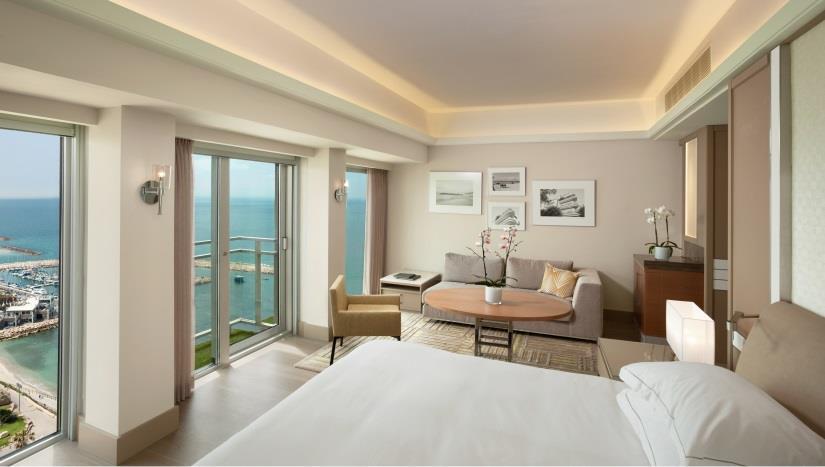 DELUXE ROOMS Located on the 3 rd - 10 th floors, offering amazing sea views from private balconies, work areas and marble bathrooms with Ahava amenities.